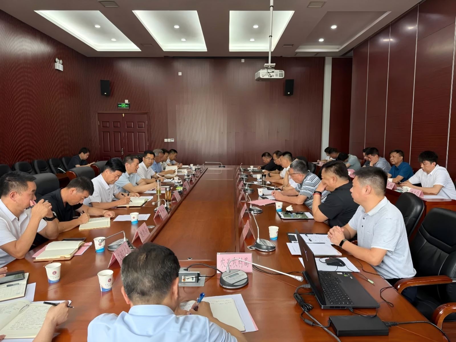 陈红星会见海南省金盾影视文化中心主任张伟